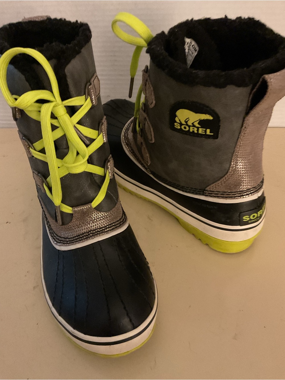 Sorel women leather waterproof Tivoli snow boots US 8